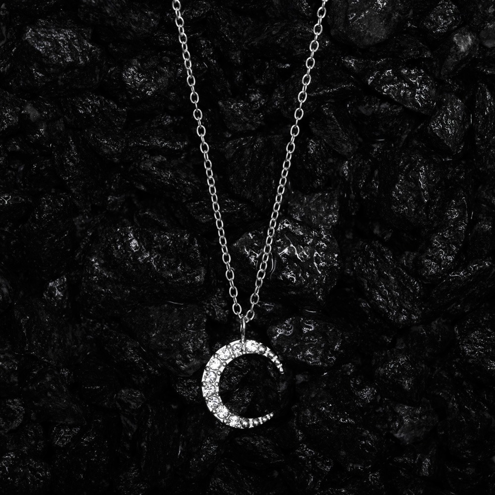 Krásny náhrdelník Mesiac zdobený ligotavými čírymi kryštáľmi