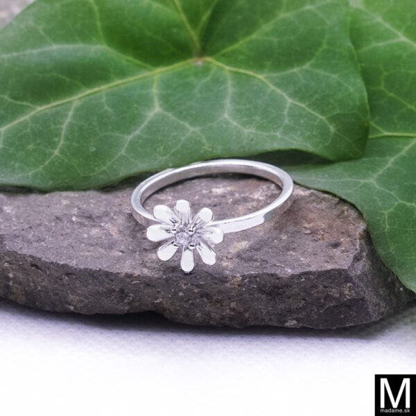 Strieborný prsteň "Kvetinka"