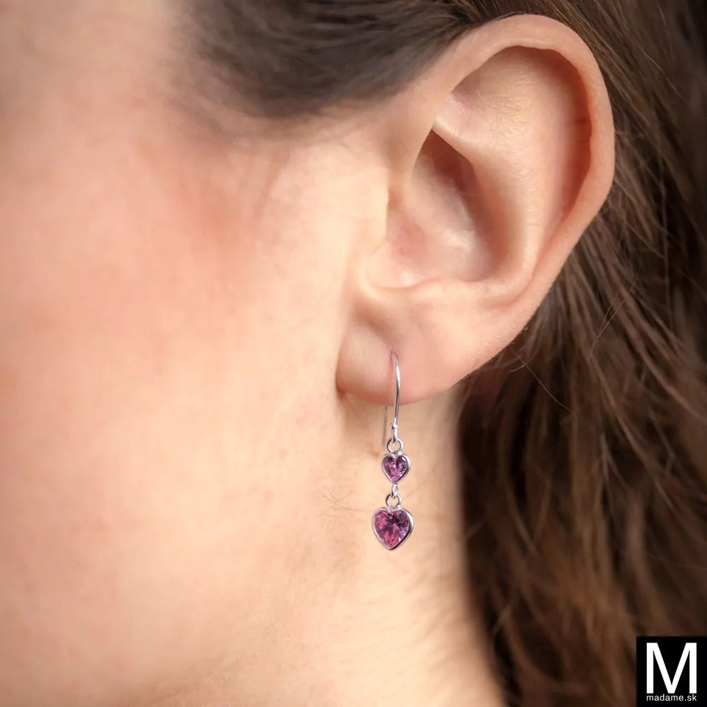 Krásne náušnice zdobené jemnými ružovými zirkónmi
