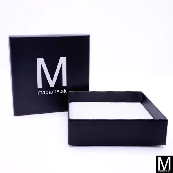 biela darčeková krabička na šperky s logom madame